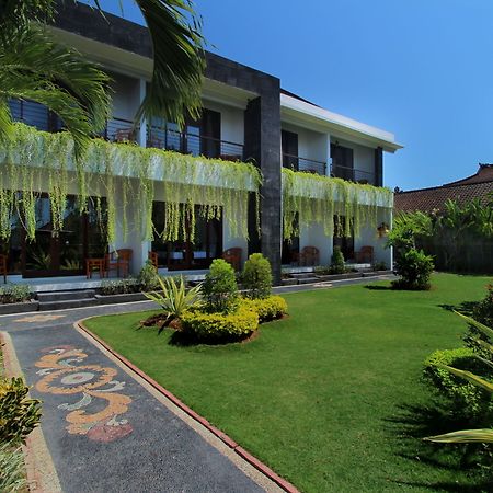 Srikandi Inn Kuta Selatan Esterno foto