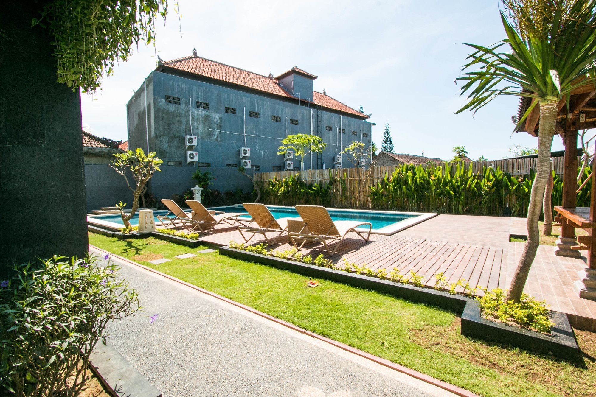 Srikandi Inn Kuta Selatan Esterno foto